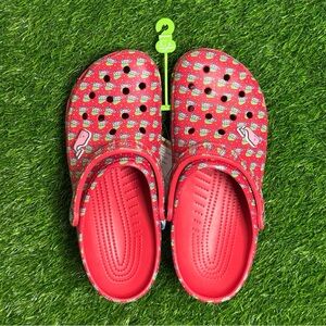 Size 11 - Mens Crocs Classic Red Clogs Holiday Vineyard Vines Christmas Trees